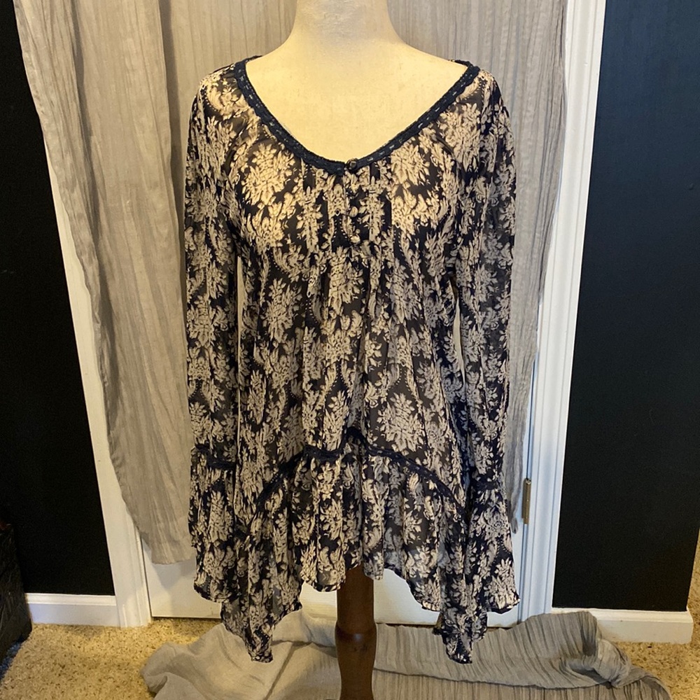 NWT asymmetrical blouse with bell sleeves Med. Blue and white